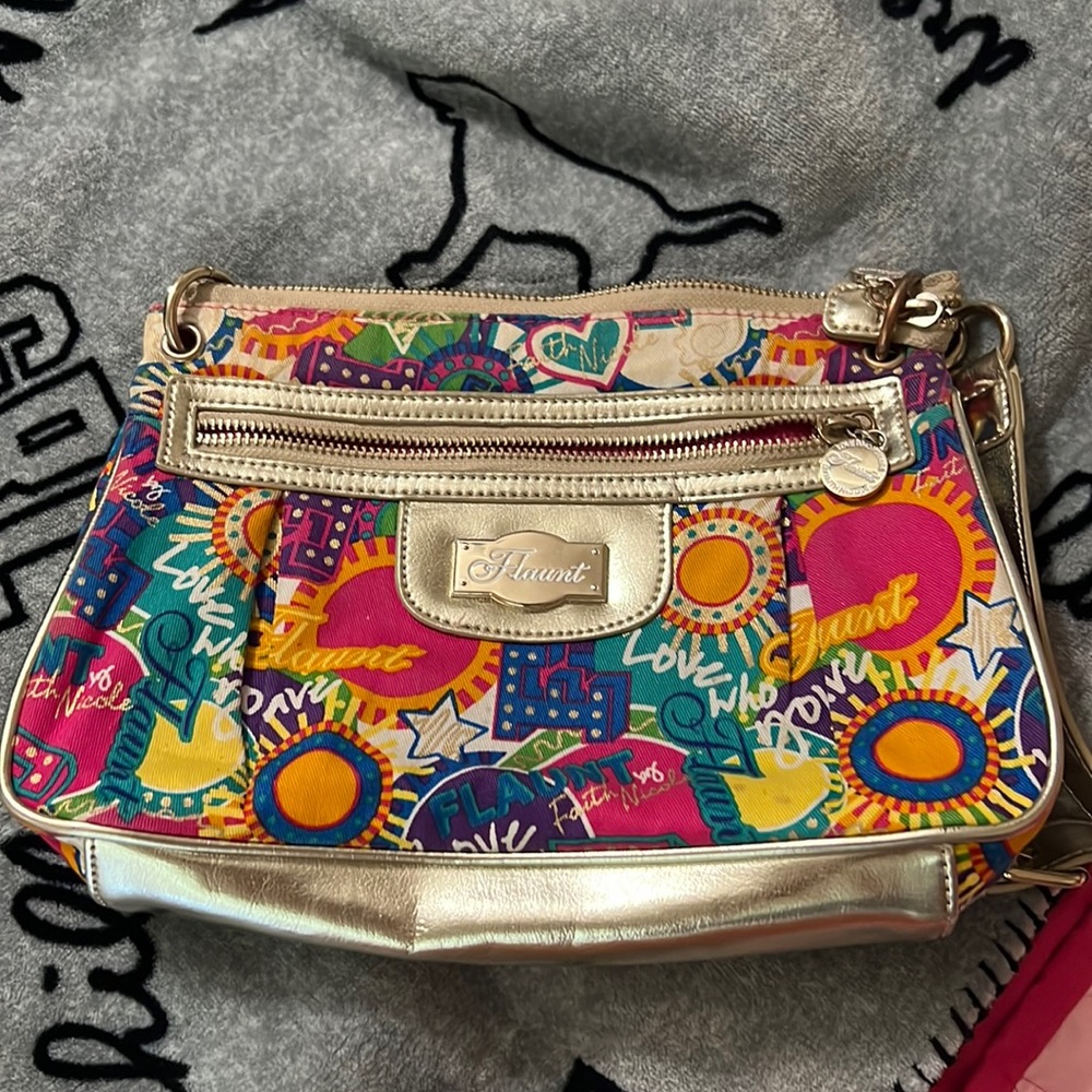 Flaunt Purse